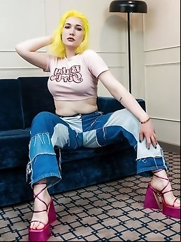 FEMOUT.XXX: A Sensual Bath of Female Orgasm